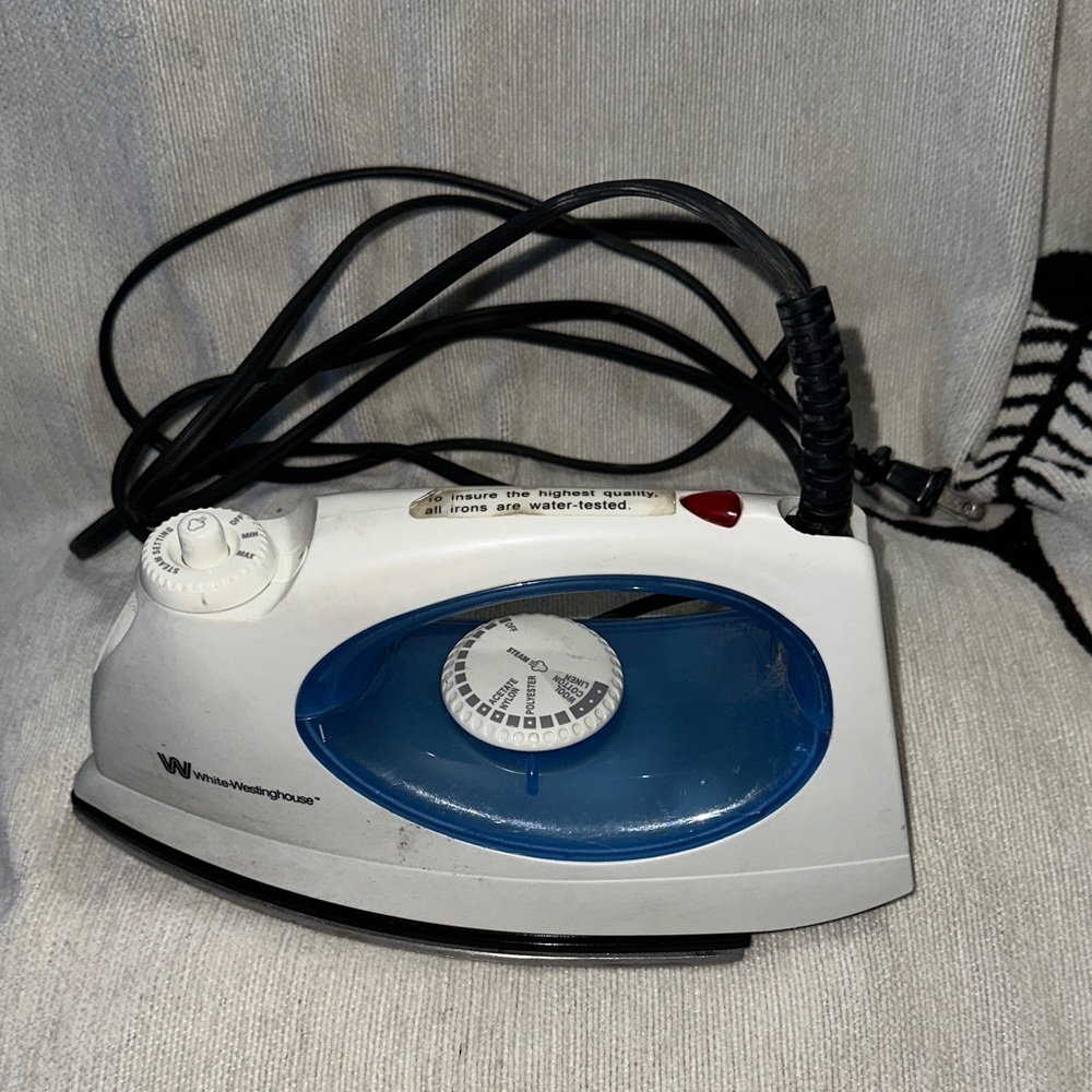 White-Westinghouse White and Blue Steam Iron